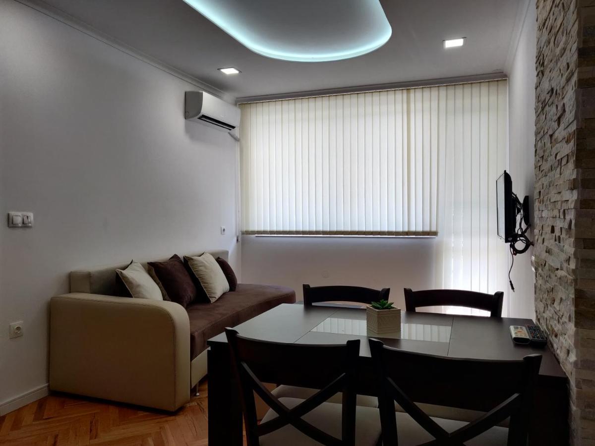 White Apartment Kazanlŭk Dış mekan fotoğraf