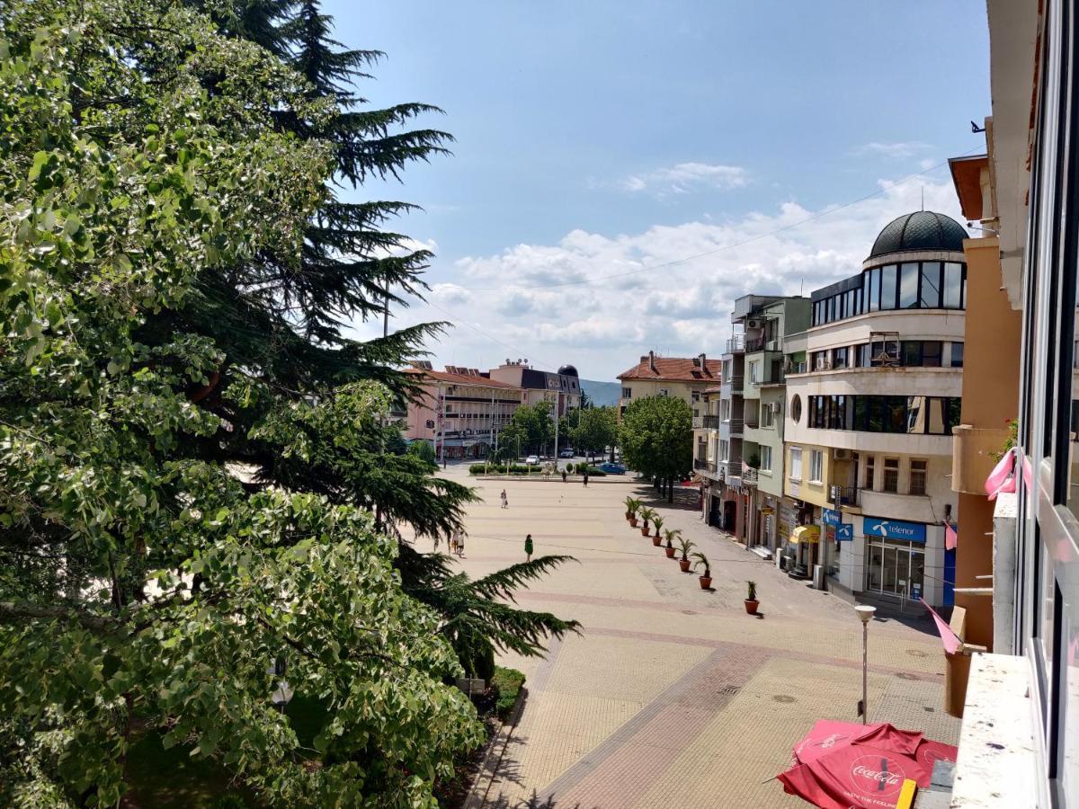 White Apartment Kazanlŭk Dış mekan fotoğraf