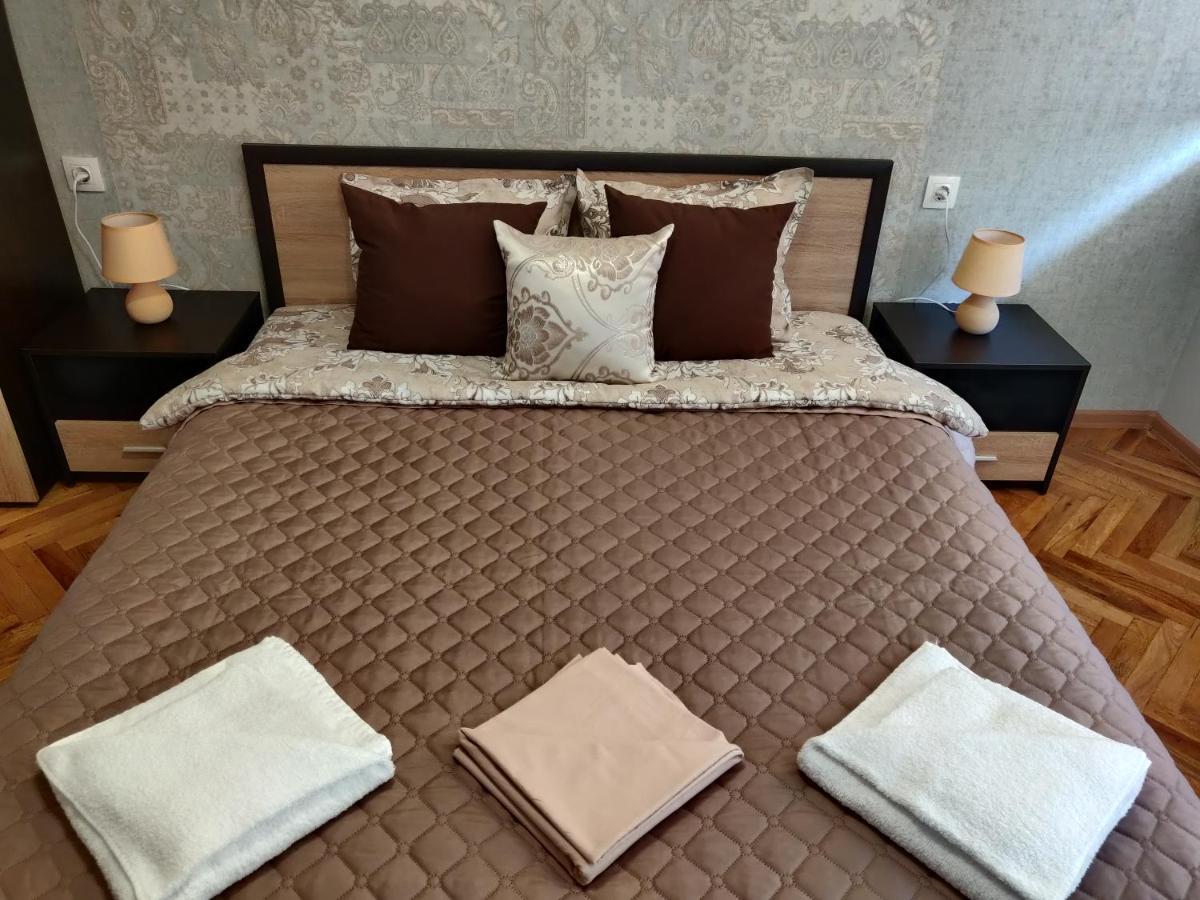 White Apartment Kazanlŭk Dış mekan fotoğraf